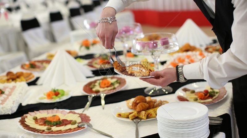 预制菜的原料来源至关重要。新手在采购时应核实以下几点：
