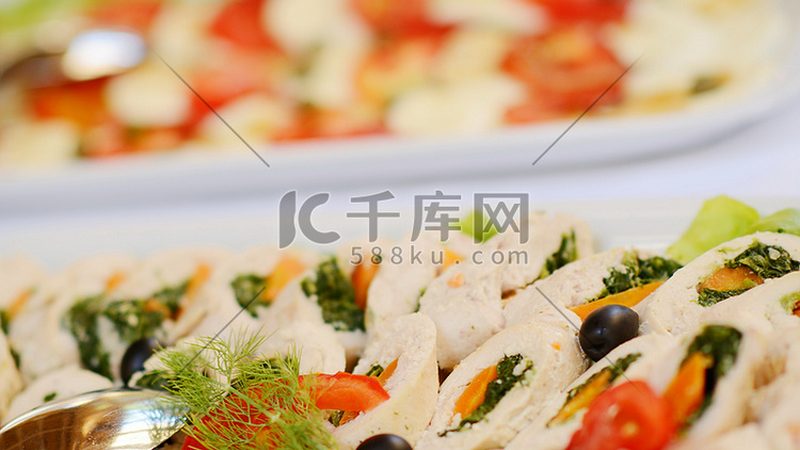 行业背景：零食市场火热，竞争激烈